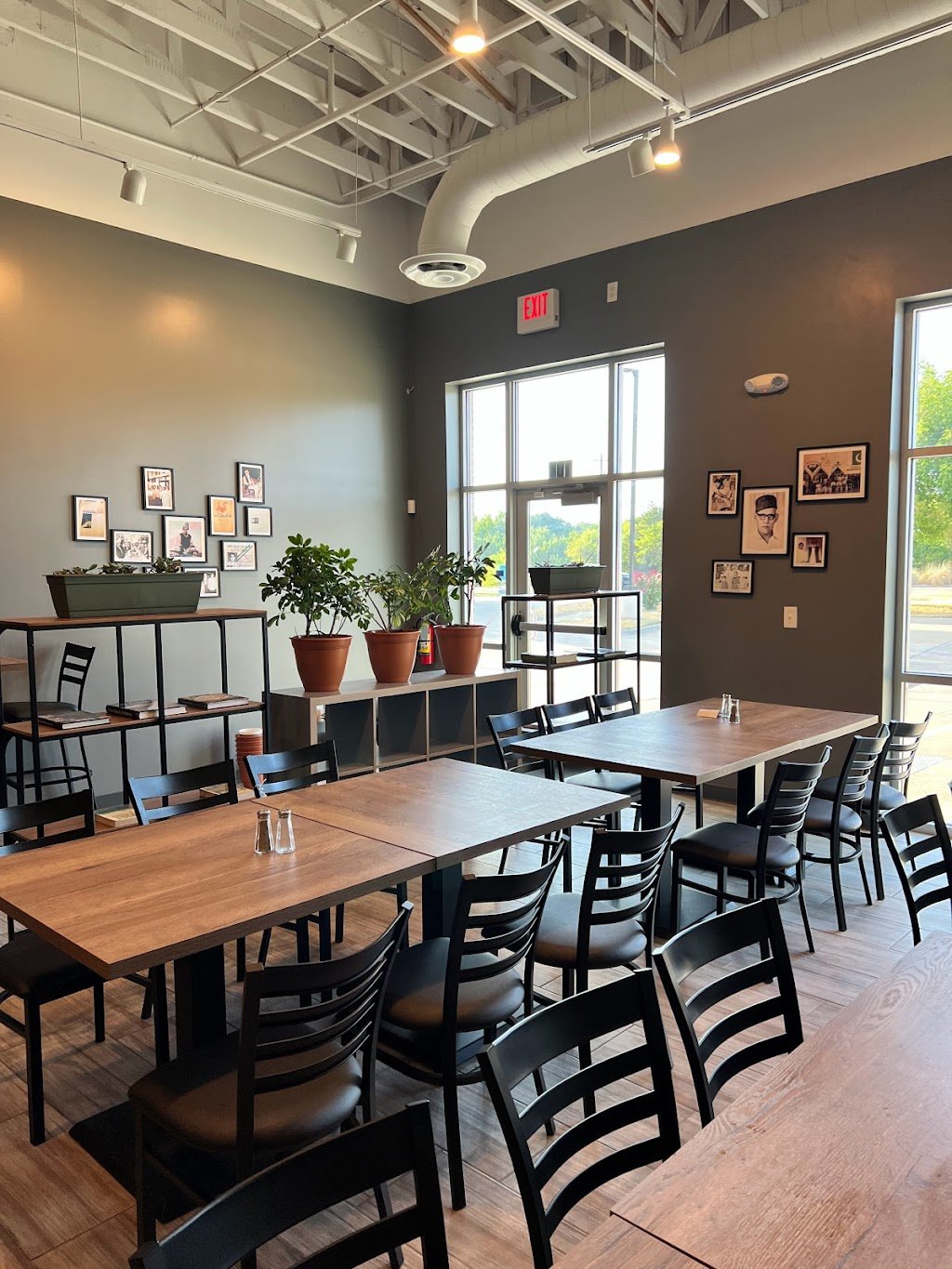 Cafe de Khan Murphy — Websearch photo