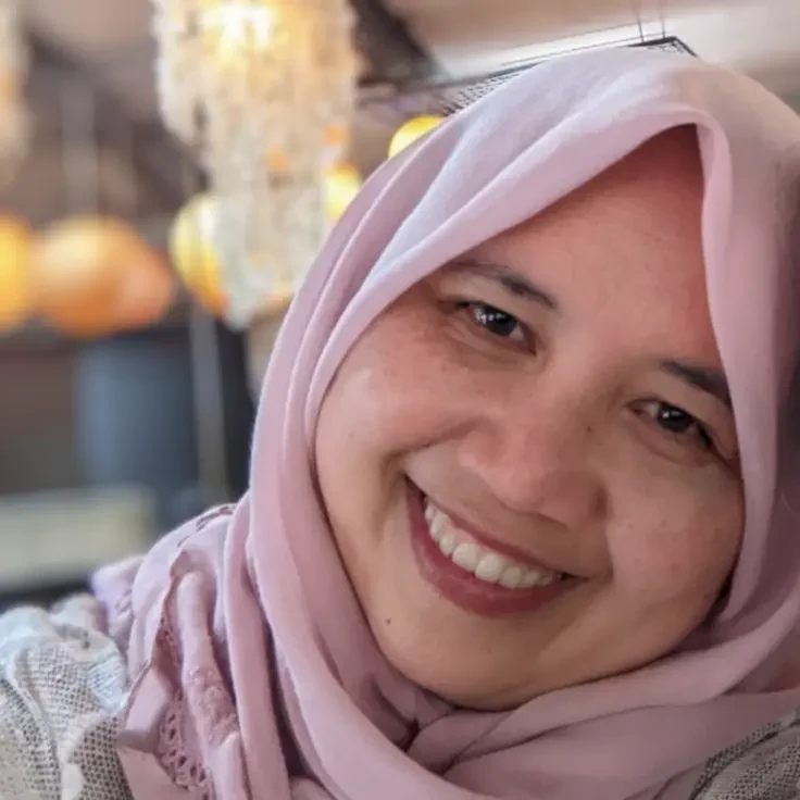 Headshot of Azleena Azhar, LCSW