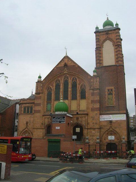 Mosque and Islamic Centre of Brent — Wikimedia photo