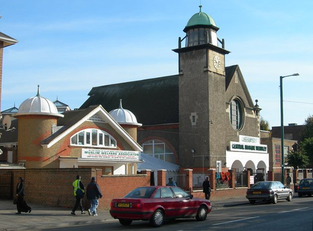 Central Mosque of Brent — Wikimedia photo