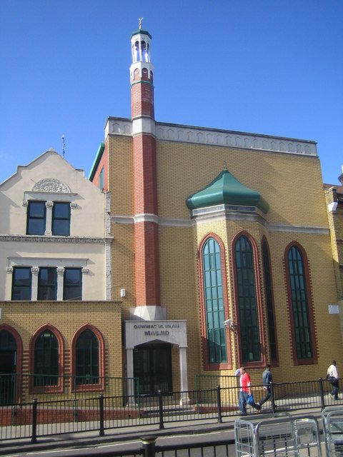 Quwwat ul Islam Masjid — Wikimedia photo