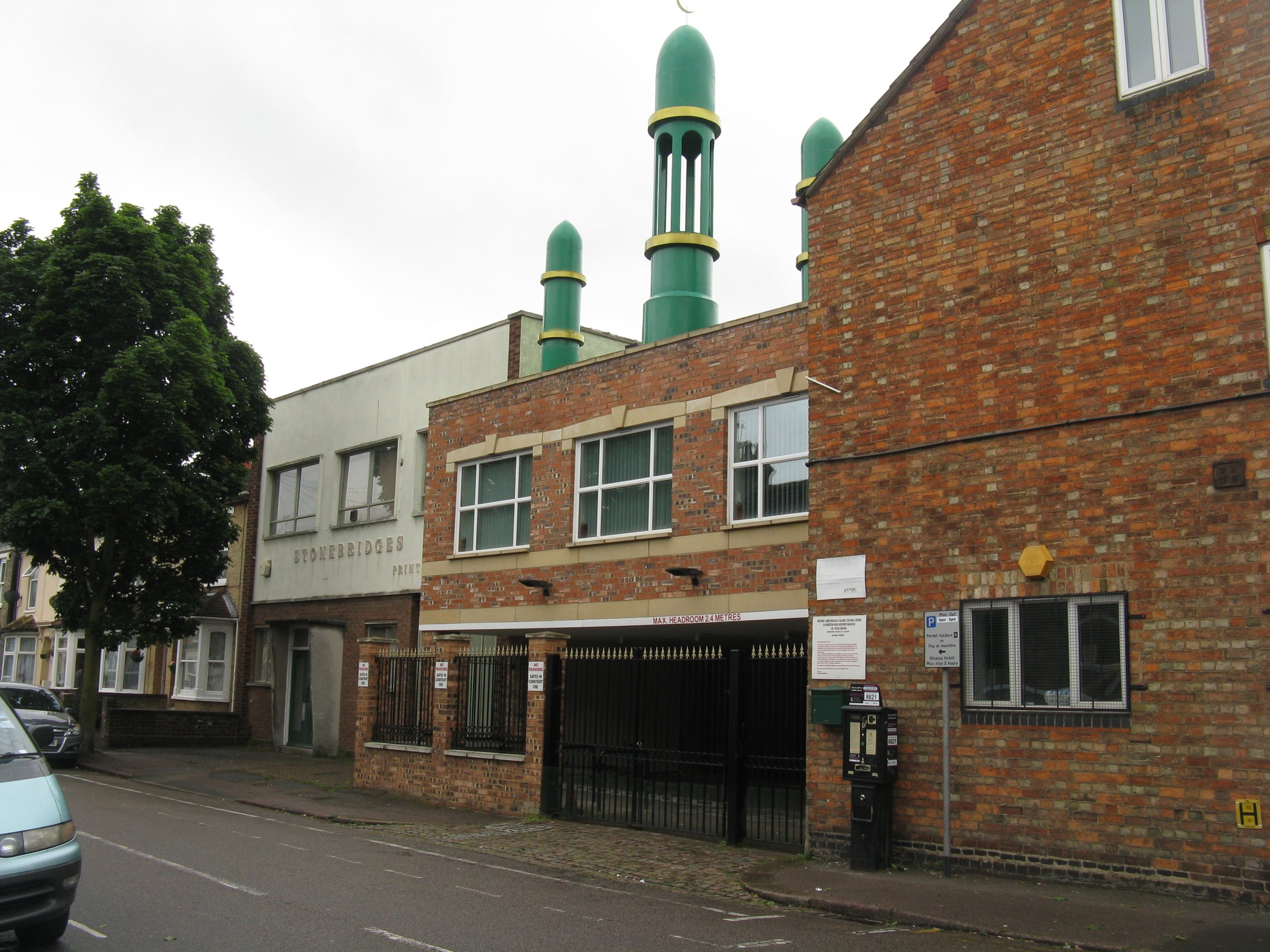 Bedford Central Jamee Masjid — Wikimedia photo