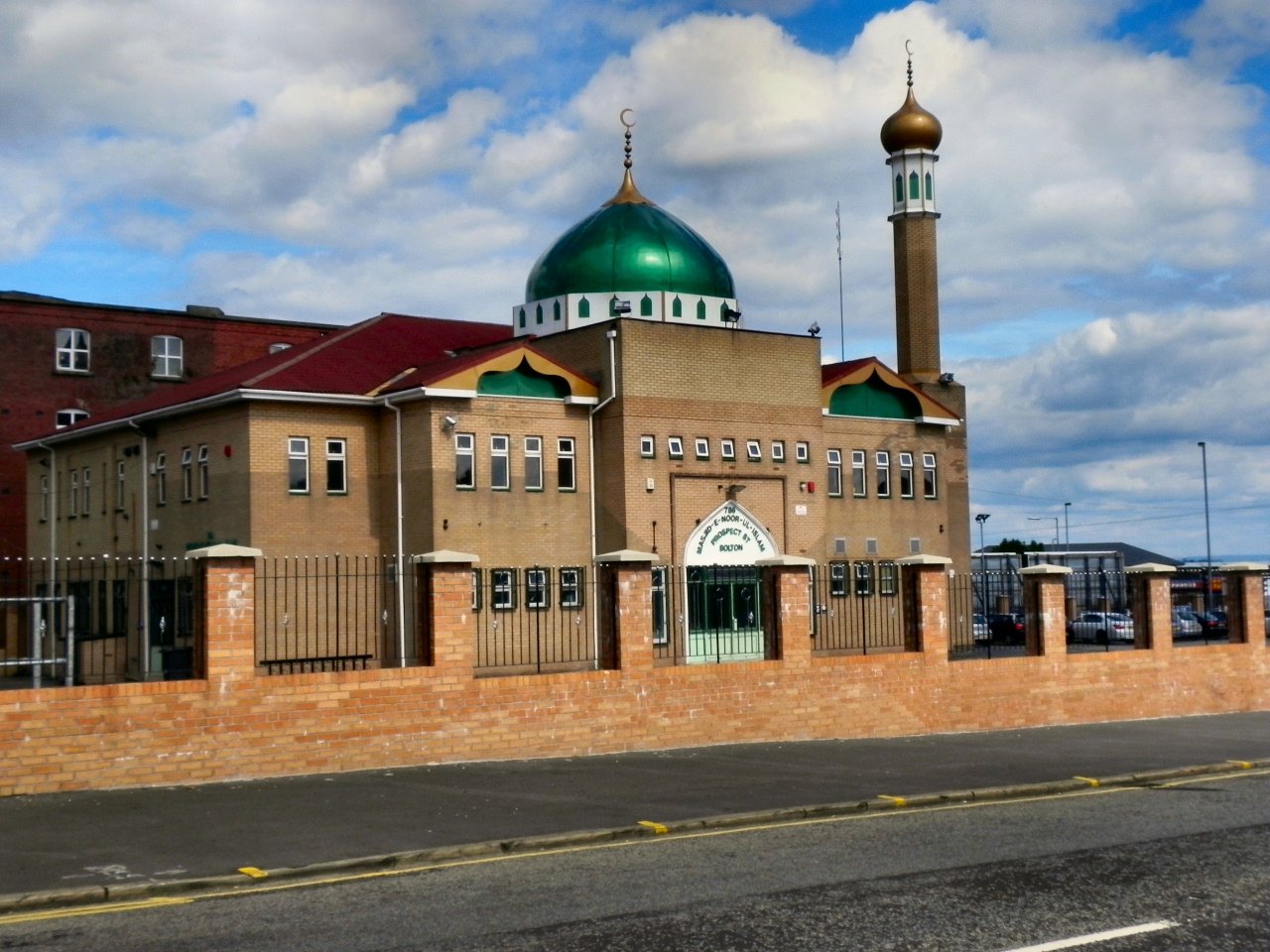 Masjid-e-Noor — Wikimedia photo