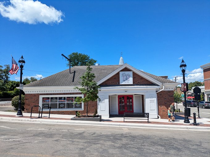 2Toots Train Whistle Grill — Websearch photo