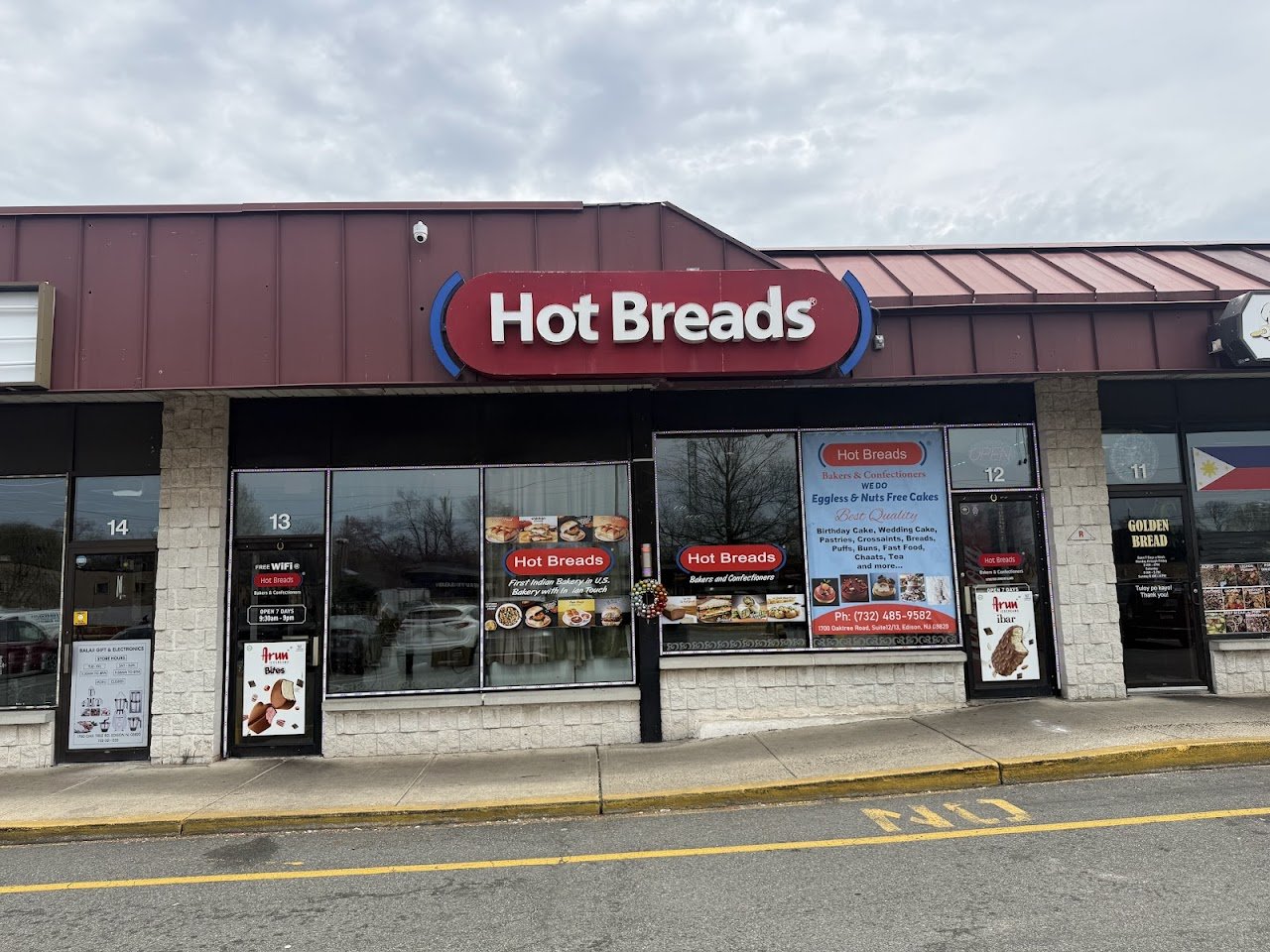 Hot Breads Bakery & Café